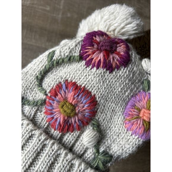 Lost Horizons Tranquil Blooms Wool Floral Embroidered Pom Beanie NWT Nepal main image 11